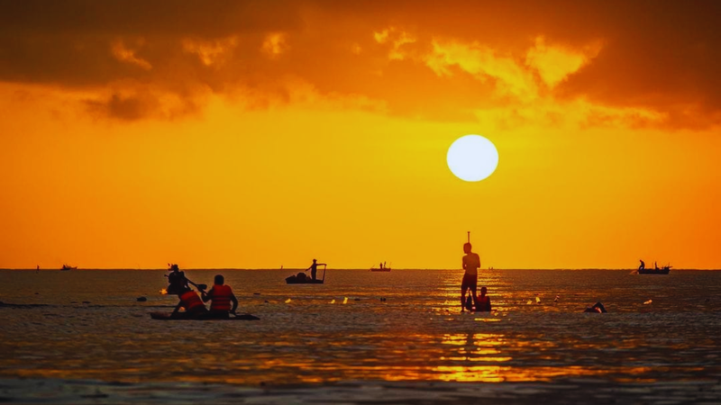 Sunrise journey - SUP rowing & diving to see coral reefs in Son Tra (3)